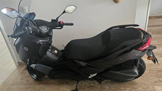 YAMAHA XMAX 300 CONNECTED ABS YAMAHA XMAX 300 CONNECTED ABS